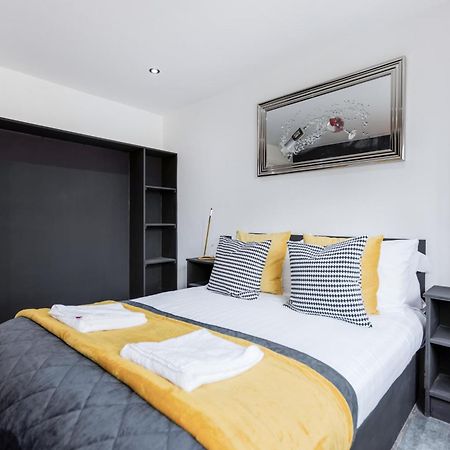 Two Bed Modern Apartment 5Min Walk To Town Centre With Free Parking ! Under New Management Blackpool Exterior foto