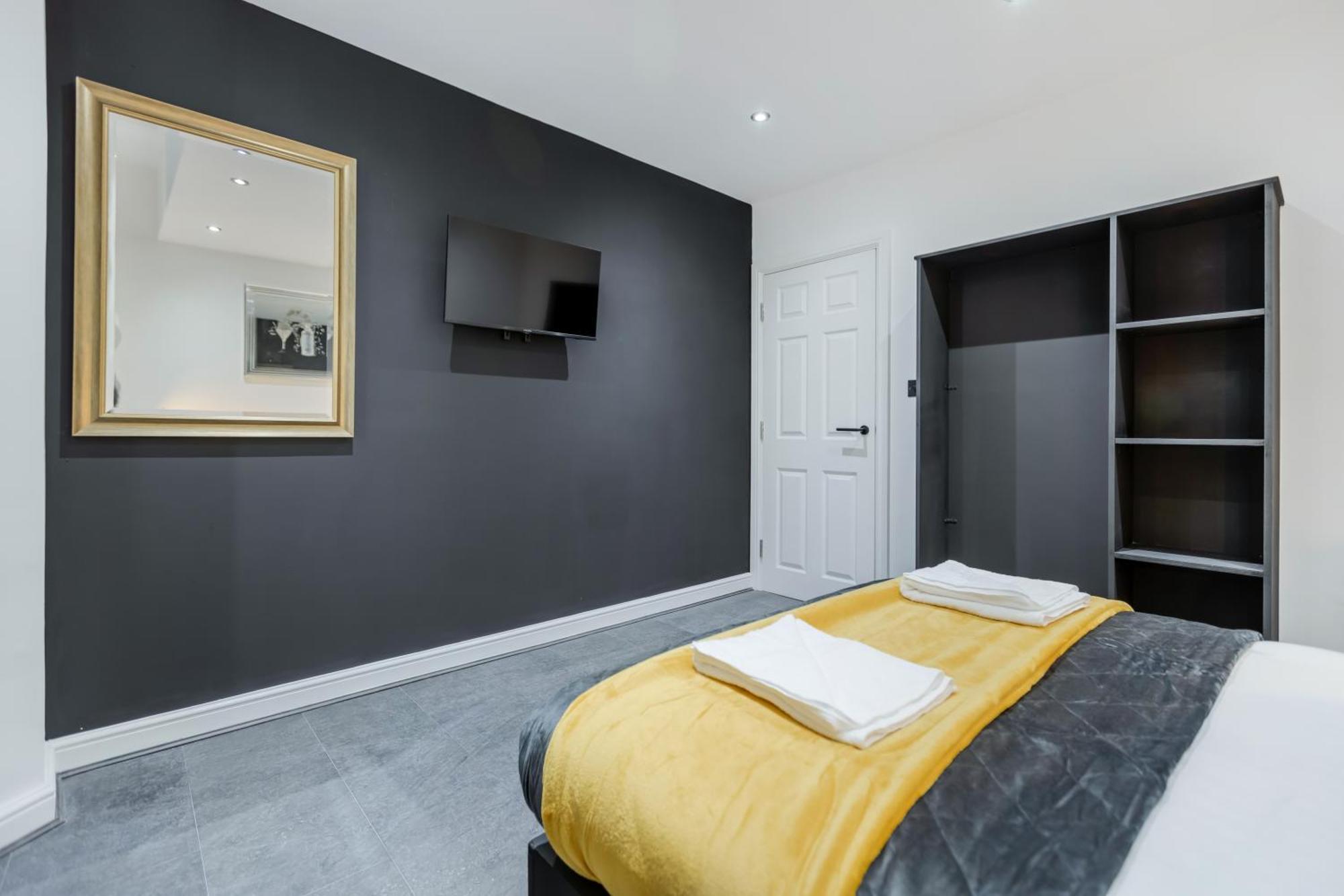 Two Bed Modern Apartment 5Min Walk To Town Centre With Free Parking ! Under New Management Blackpool Exterior foto